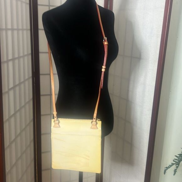 DOONEY & BOURKE LEATHER FOUR COMPARTMENT CROSSBODY BAG - Picture 2 of 11